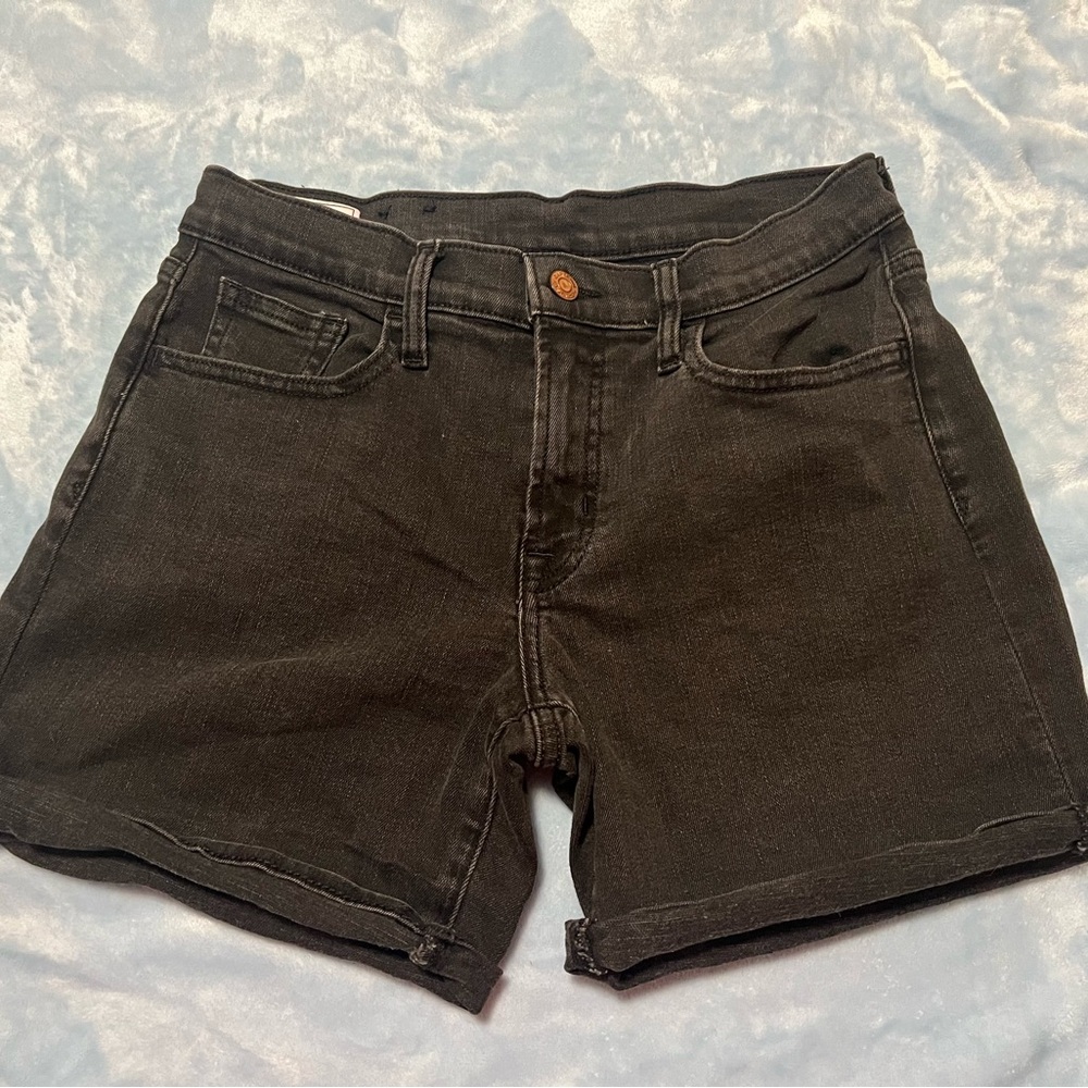 Gap Women’s 5” Mid Rise Shorts